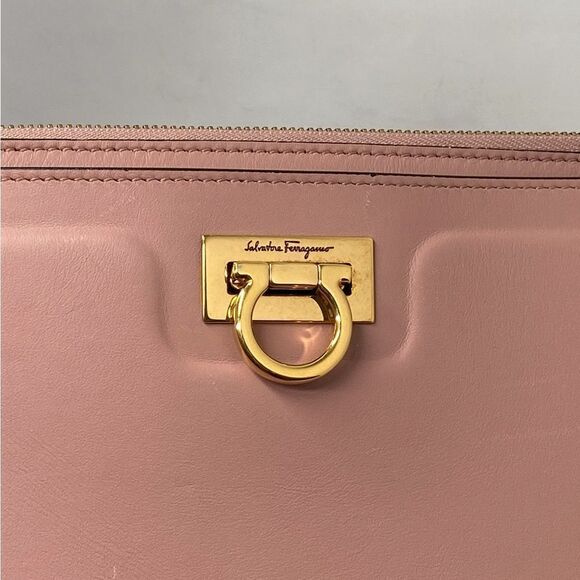Salvatore Ferragamo Trifolio Pink Shoulder Bag - Picture 15 of 16